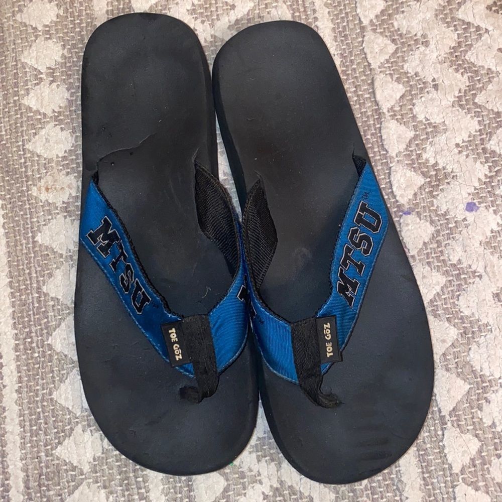 MTSU flip flops